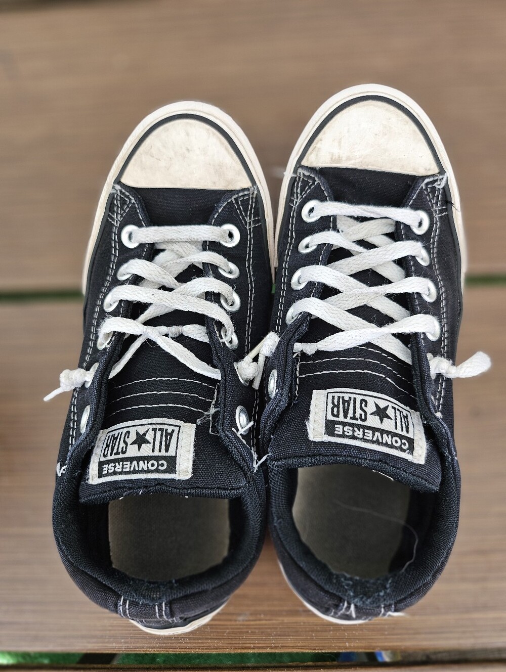 Converse Sz 6 Black Low-Top Canvas Sneakers